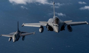 Rafale Pháp đối đầu Su-35 Nga: Cuộc so tài giữa công nghệ hiện đại và sức mạnh cơ động