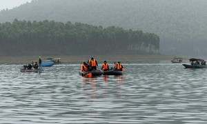 Đã tìm thấy 6 người mất tích trong vụ lật tàu ở hồ Thác Bà