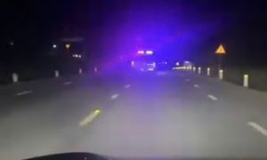 Video Cảnh sát giao thông mở đường đưa bệnh nhân đi cấp cứu trong đêm