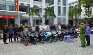 Khởi tố nhóm thanh thiếu niên mang dao tự chế chém người