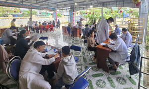 Ở đâu có khó khăn, bệnh tật, ở đó có y bác sĩ