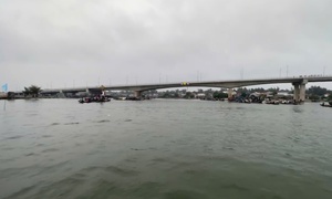 Hai người tử vong do lật thuyền, dừng giải đua ghe ở Huế