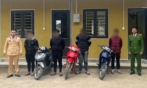 Xử lý nhóm thanh thiếu niên điều khiển xe mô tô 'bốc đầu'