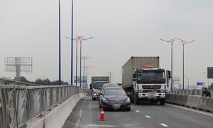 TPHCM: Nhiều tài xế vẫn bỡ ngỡ, di chuyển nhầm ở hầm chui nút giao An Phú