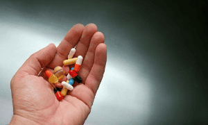 Cảnh giác thuốc: Một số loại thuốc dùng phổ biến có thể gây rối loạn đường ruột