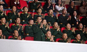 Đại tướng Phan Văn Giang chúc Tết cán bộ, chiến sĩ và nhân dân Trường Sa