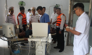 Quân y đảo Song Tử Tây dốc sức cứu ngư dân giảm áp nặng sau 5 lần lặn sâu