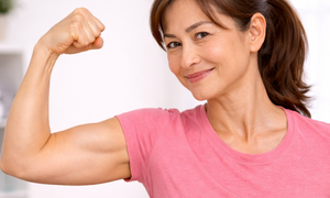 Chuỗi bài tập đứng 6 phút giúp tăng cơ bắp tay sau tuổi 50