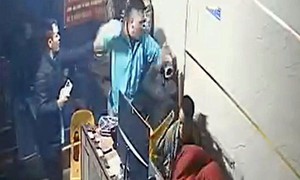 Công an vào cuộc vụ tài xế xe công nghệ hành hung người dân giữa đêm ở Hà Nội