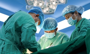 Phẫu thuật lấy viên sỏi bàng quang 'khủng' bằng quả trứng ngỗng