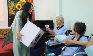 Thùng phiếu lưu động giúp người yếu thế không bị bỏ lại trong ngày hội bầu cử