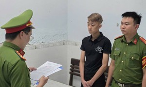 Ô tô không khóa cửa giữa đêm, thanh niên 18 tuổi trộm gần 50 triệu đồng