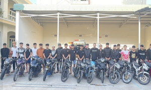 Rượt đuổi, hỗn chiến lúc rạng sáng, 20 thanh thiếu niên bị giữ khẩn cấp