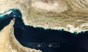 Iran: Các tàu 'không đối địch' được lưu thông qua eo biển Hormuz