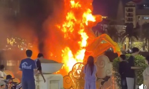 Linh vật ngựa bên bờ sông Hương bất ngờ bốc cháy trong đêm