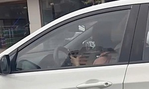 Bị đăng clip dùng điện thoại khi lái xe lên mạng, nữ tài xế nhận biên bản phạt sau 2 ngày