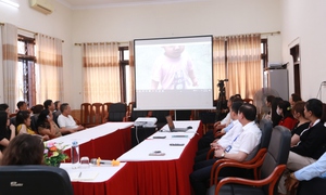 Chuyên gia tâm lý hướng dẫn cách giao tiếp, tương tác với trẻ tự kỷ