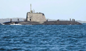 Tàu ngầm hạt nhân Anh áp sát tầm tấn công sâu vào lãnh thổ Iran