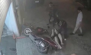 Xông vào nhà kéo nạn nhân ra đường hành hung, bắt khẩn cấp 1 đối tượng