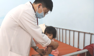 Tay chân miệng vượt ngưỡng cảnh báo, TPHCM tăng cường phòng dịch