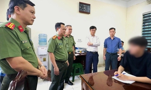 Đường dây phát tán mã độc xuyên quốc gia do nam sinh lớp 12 cầm đầu hình thành như thế nào?