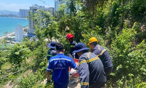 Chạy đua cứu người phụ nữ kiệt sức, ngất xỉu khi leo núi Cô Tiên