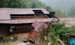 Dông lốc và mưa đá gây thiệt hại tại Lào Cai và Cao Bằng