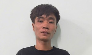 Trộm ô tô vì thấy chủ xe quên cất chìa khoá