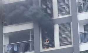 TPHCM: Cháy căn hộ tầng 10 ở chung cư cao tầng trên đường Nguyễn Hữu Cảnh