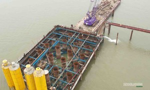 Cầu Trần Hưng Đạo tăng tốc thi công, chạy đua trước mùa lũ