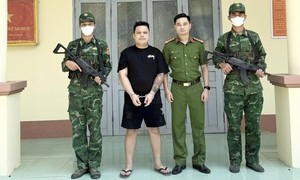 Bắt giữ đối tượng truy nã vì tội đánh bạc tại cửa khẩu quốc tế