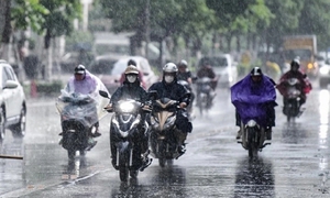 Nhiều khu vực chuyển mưa dông từ chiều tối nay, cảnh báo lũ quét và sạt lở đất.