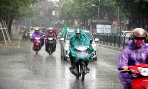 Mưa dông còn kéo dài đến hết tháng 4 ở nhiều khu vực