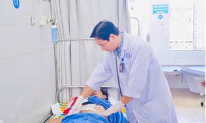 Bác sĩ 3 chuyên khoa phối hợp cứu sống bệnh nhân đa chấn thương ngực bụng, vỡ gan