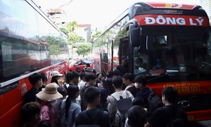 Bến xe Hà Nội đông nghịt khách trước kỳ nghỉ lễ 30/4