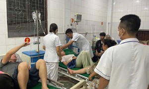 Ăn rau rừng lạ, 3 người trong một gia đình nhập viện cấp cứu