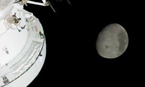 Phi hành đoàn Artemis II choáng ngợp trước khung cảnh từ không gian bên kia Mặt Trăng