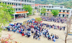 Trường học 'mặc áo' bán trú, vận hành như nội trú