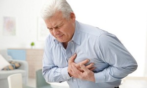 Vì sao người cao tuổi hay bị tụt huyết áp khi thay đổi thời tiết?