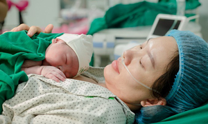 Sinh con đúng ngày lễ, Tết có bị 'mất' quyền lợi thai sản không?