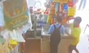 Xác minh vụ học sinh bị người đàn ông đánh liên tiếp vào mặt ở Huế