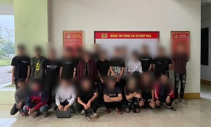 Từ mâu thuẫn đèn pha, 2 nhóm thanh niên mang hung khí hỗn chiến, 3 người nhập viện