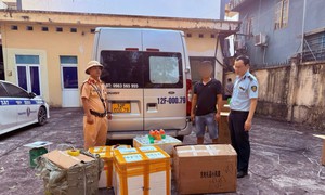 CSGT Quảng Ninh phát hiện 700 cây kem không nhãn mác, nguồn gốc