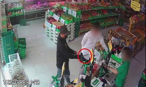 Thiếu niên 19 tuổi đeo khẩu trang, cầm dao cướp 300.000 đồng ở Bách Hóa Xanh