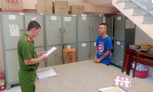 Khởi tố Nguyễn Minh Pháp SN 2002 dùng gạch ống đánh hỏng mắt bạn