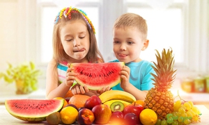 Những loại trái cây mùa hè tốt cho trẻ em và lưu ý khi ăn