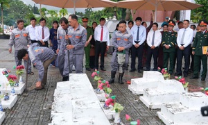 Lấy mẫu sinh phẩm hài cốt liệt sĩ chưa xác định được thông tin để trả lại tên cho các anh hùng
