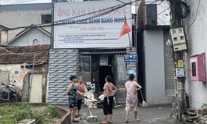 Người dân quanh nơi chữa bệnh bằng nước của ông Nguyễn Tiến Nam nói 'nhẹ nhõm' sau khi cơ sở đóng cửa