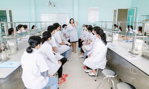 Nghị định 182 và câu chuyện giữ chân người làm giáo dục