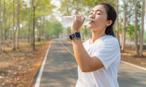 Nắng nóng đỉnh điểm - nên uống nước như thế nào để đảm bảo sức khỏe?